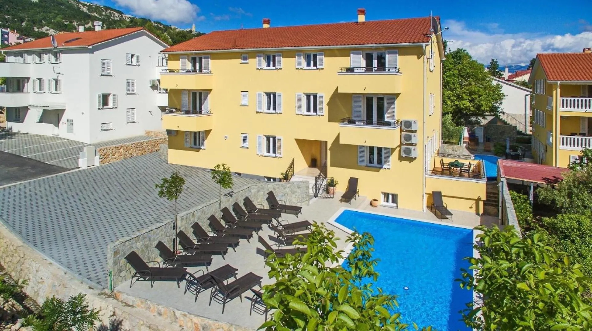 Apartment Gemuetliche Ferienwohnung In Baska Mit Gemeinsamem Pool Und Grill