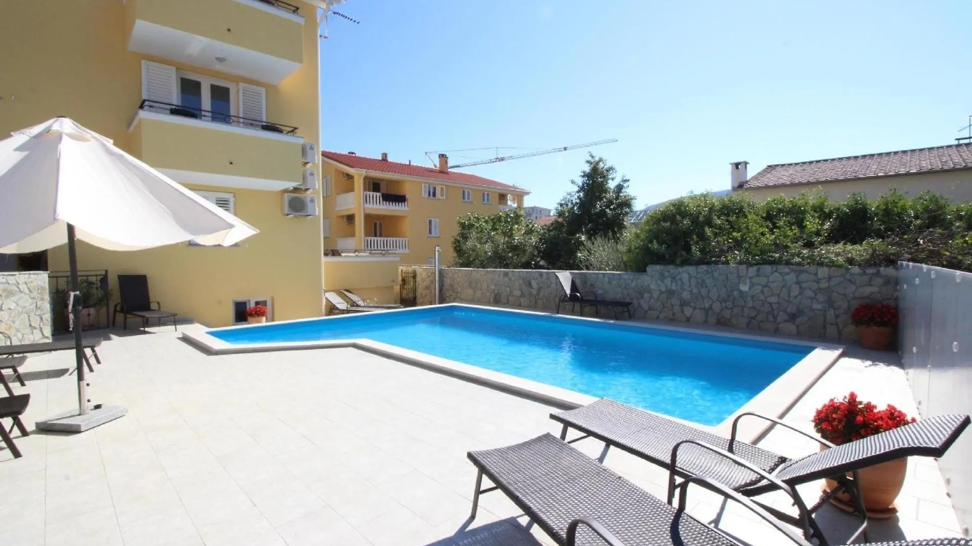 Apartment Gemuetliche Ferienwohnung In Baska Mit Gemeinsamem Pool Und Grill